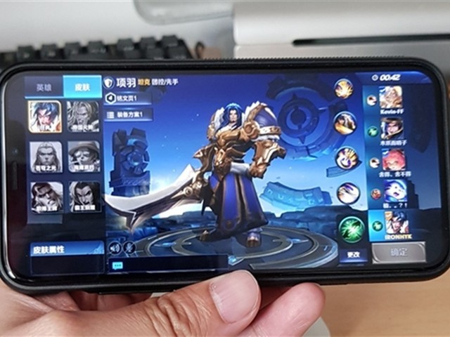 举个栗子：王者荣耀开始适配iPhone X：刘海不会遮挡敌人了