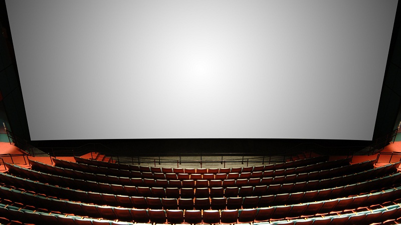 举个栗子：为什么很多电影院屏幕是弧形的？